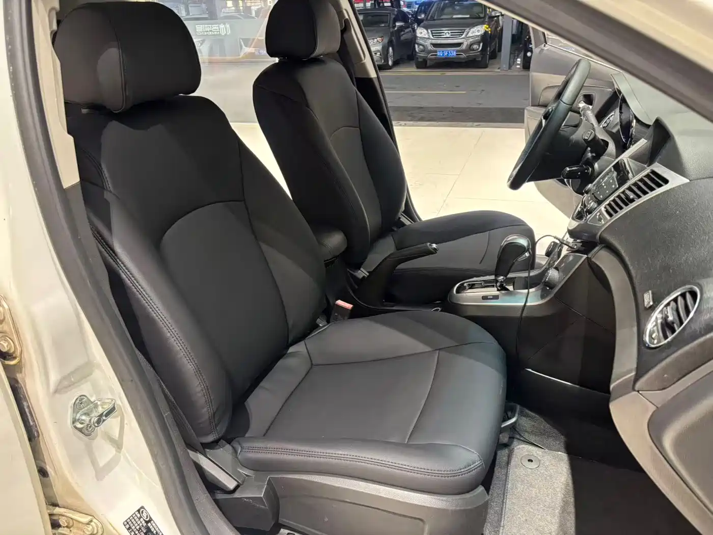 Chevrolet Cruze 2013 Hatchback 1.6L Automatic Luxury фото 13