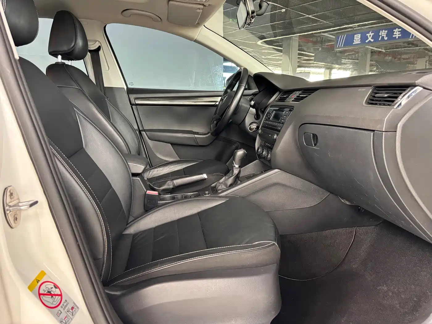 Škoda Octavia 2016 1.6L Automatic Smart Edition фото 6