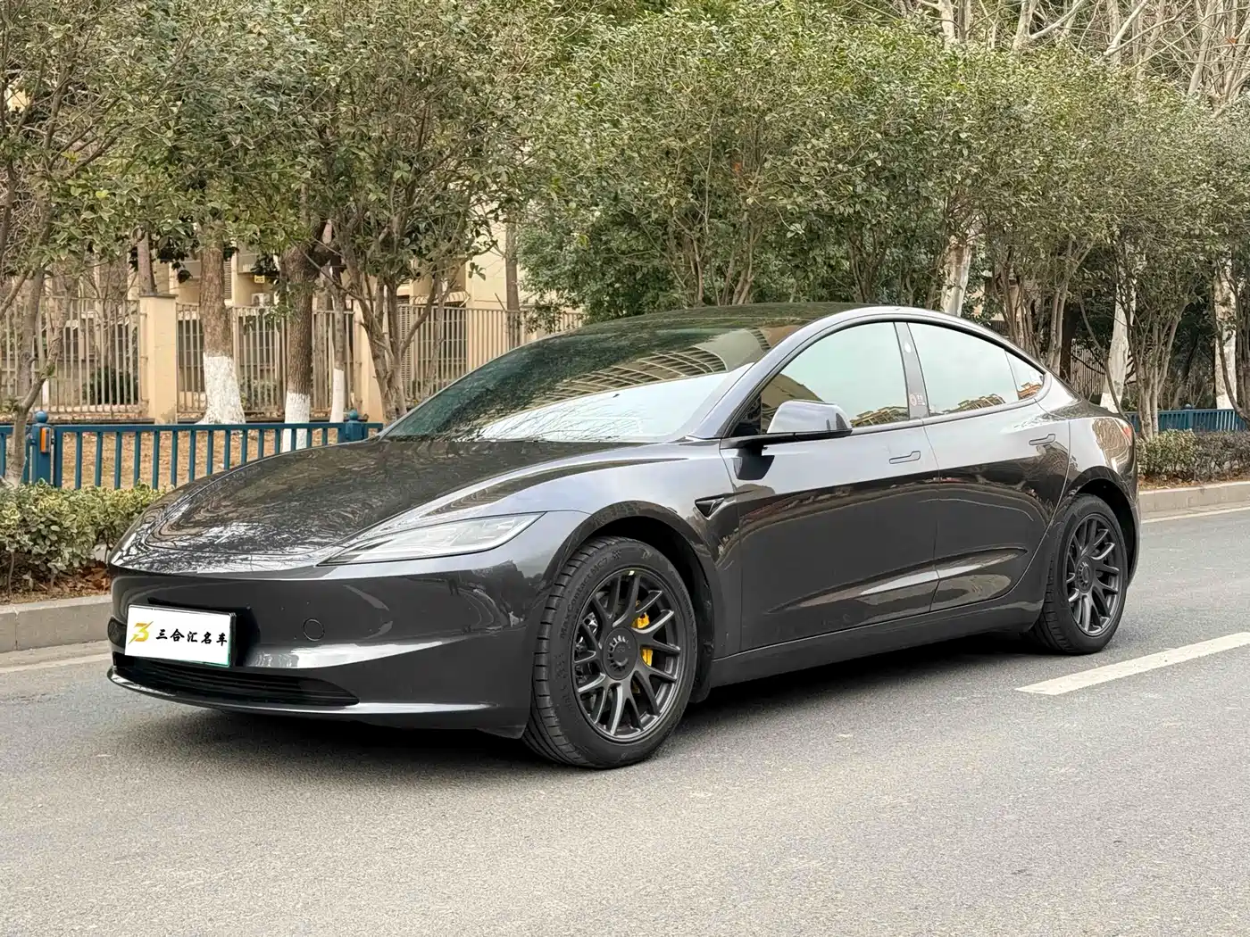 TESLA MODEL 3
