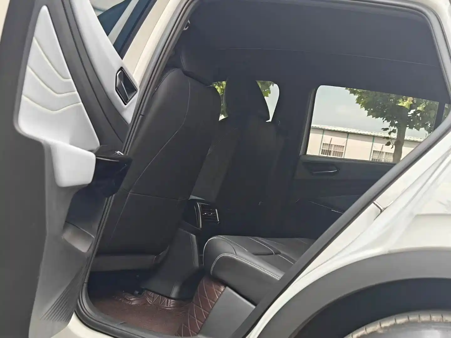 Photo 5 - Volkswagen ID.4 X
