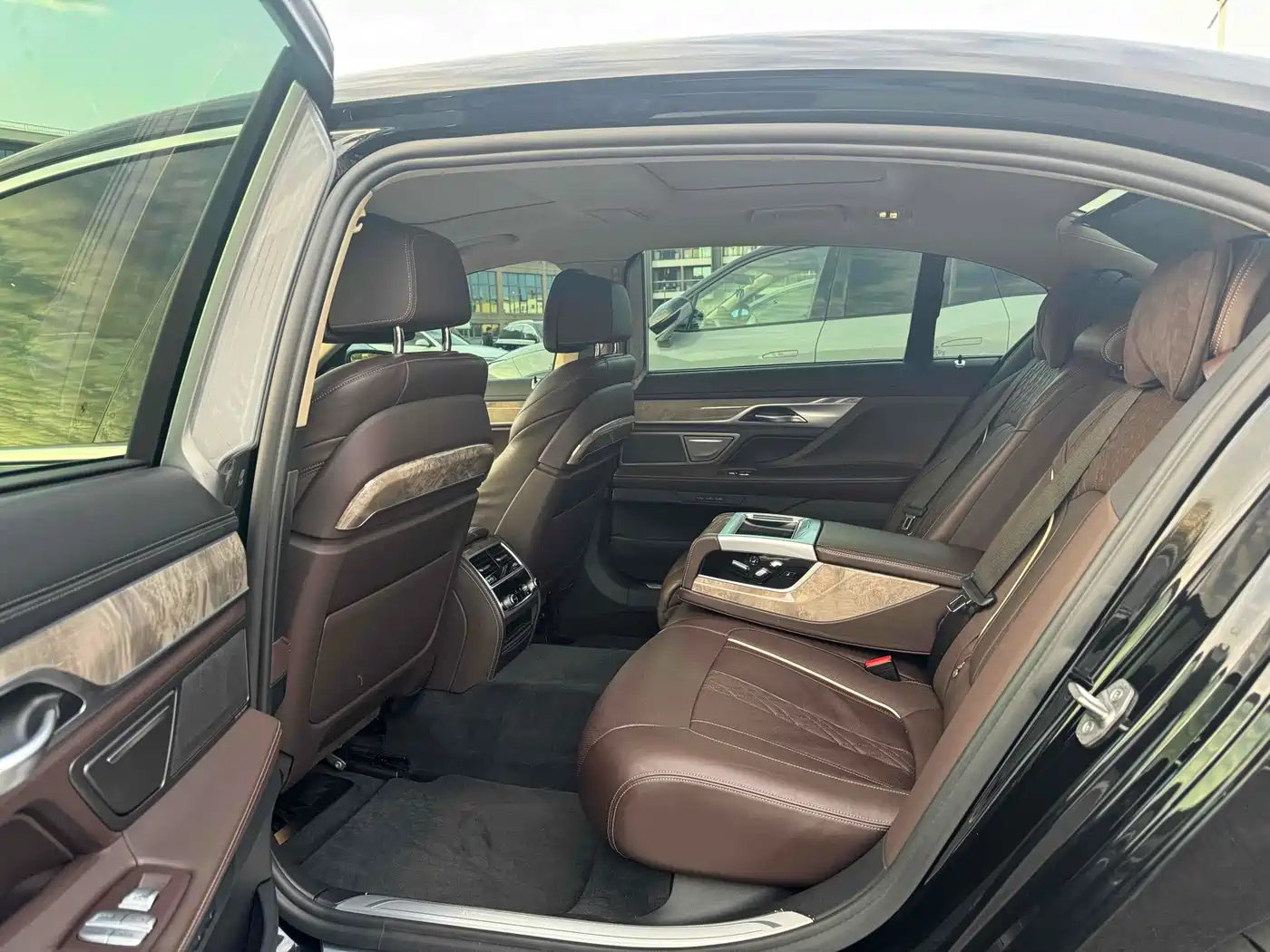 BMW 7 Series 2016 740Li Leading Edition фото 5