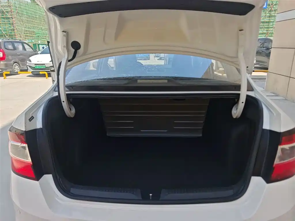 Škoda Rapid 2018 1.4L Manual Standard Edition фото 19