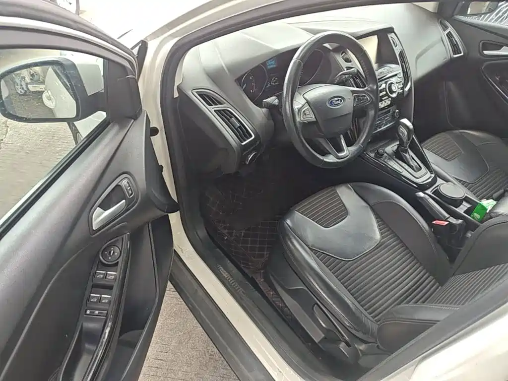 Ford Focus 2015 2015 Hatchback EcoBoost 125 Automatic Premium Trend