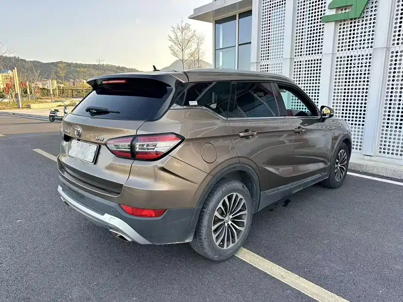 Фото 26 - Zhonghua V6