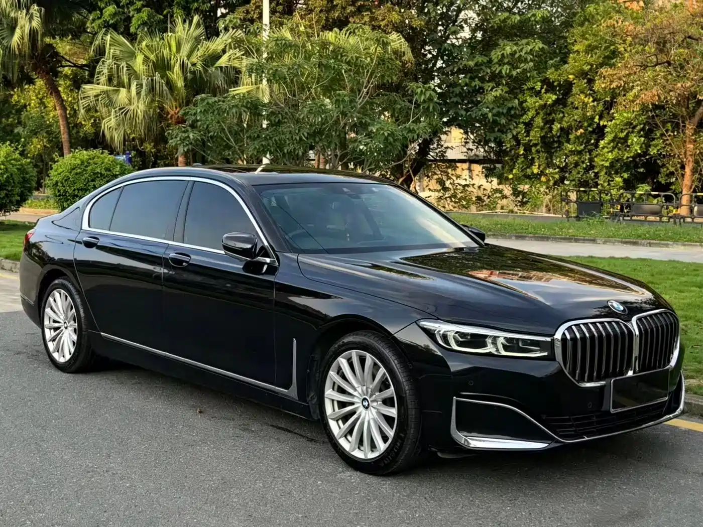 BMW 7 Series 2019 730Li Luxury Package фото 2