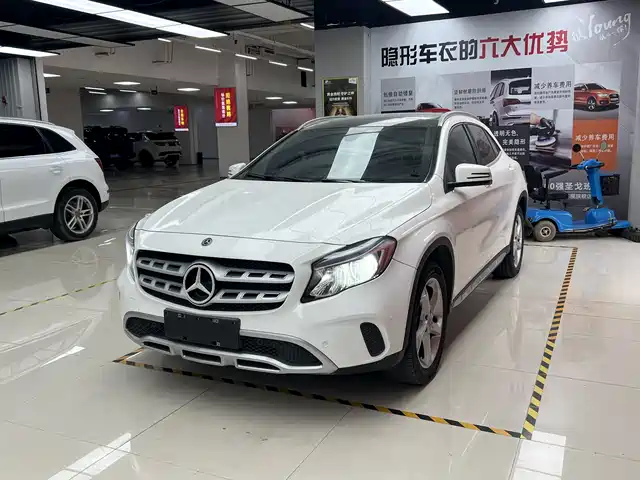 MERCEDES-BENZ GLA