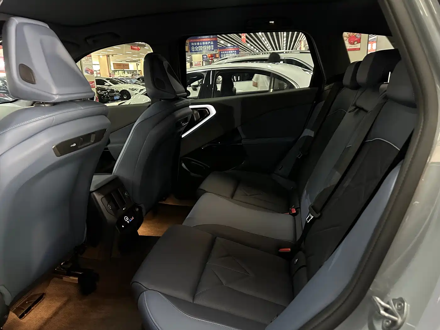 BMW X3 2025 xDrive30L Premium Model M Sport Black Package фото 4