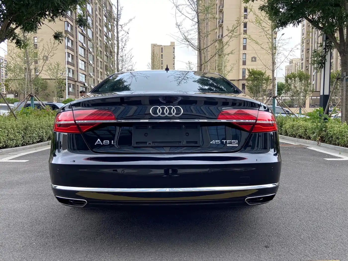 Photo 4 - Audi A8