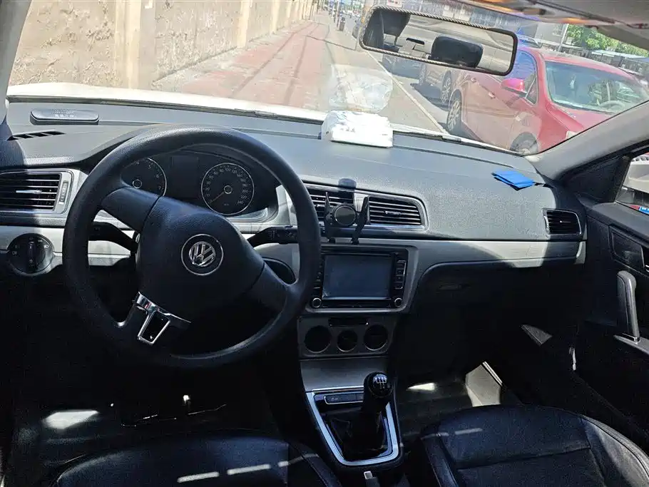 Volkswagen Lavida 2013 Facelift Classic 1.6L Manual Comfort фото 12