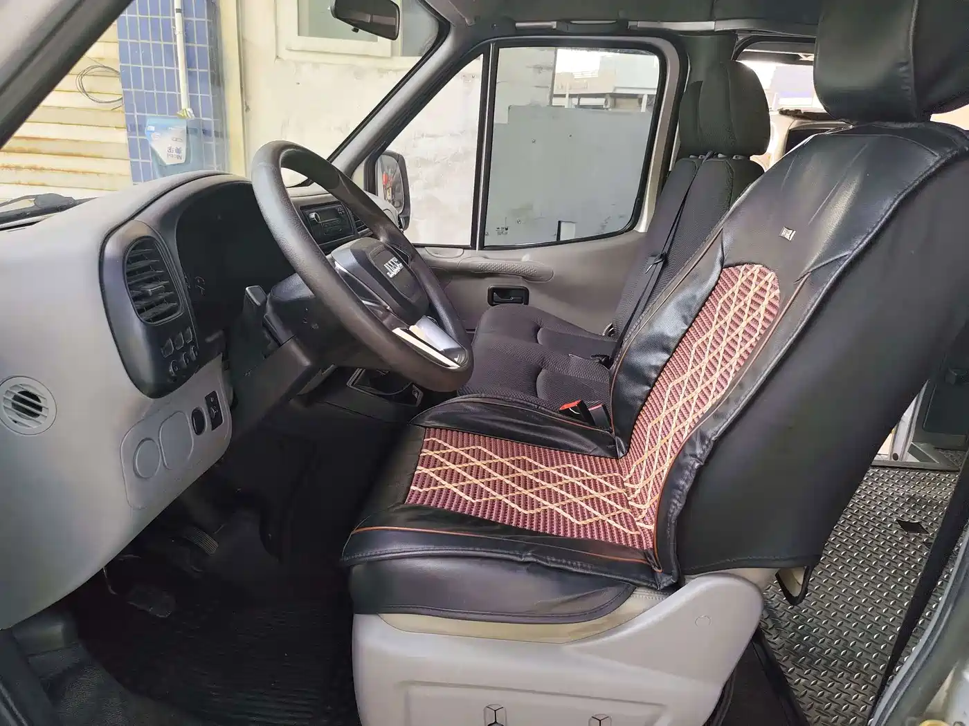 Jiangling Tesun 2019 2019 2.8T Commercial Short Wheelbase Medium Roof 6-Seater China VI JX493