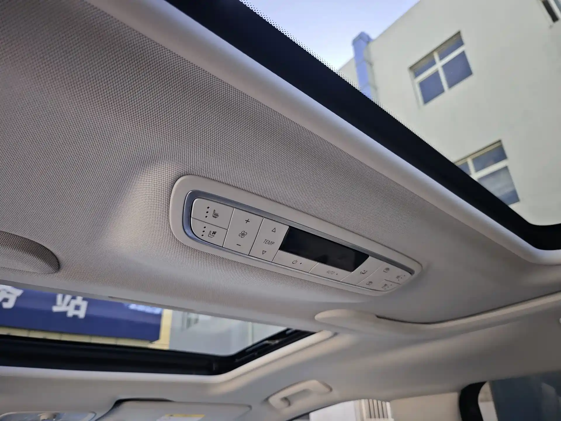 Photo 14 - Buick GL8