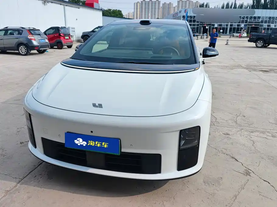 Li Auto i6 2026 2025 2WD Base Model