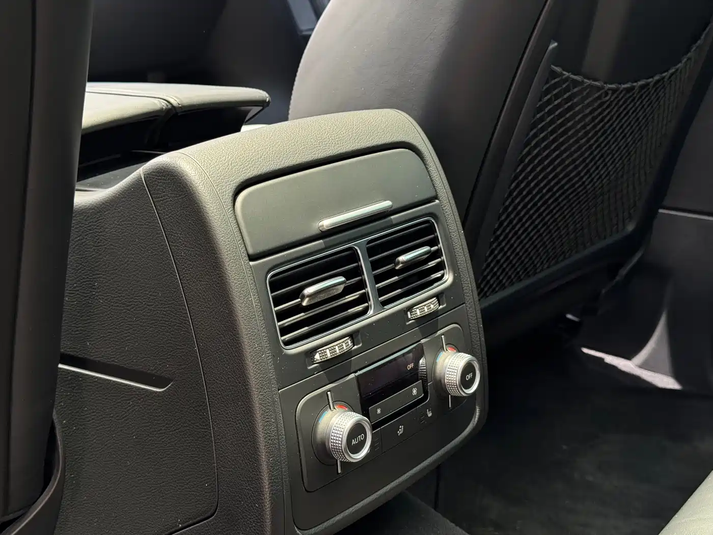 Volkswagen Touareg 2016 3.0TSI R-Line фото 11