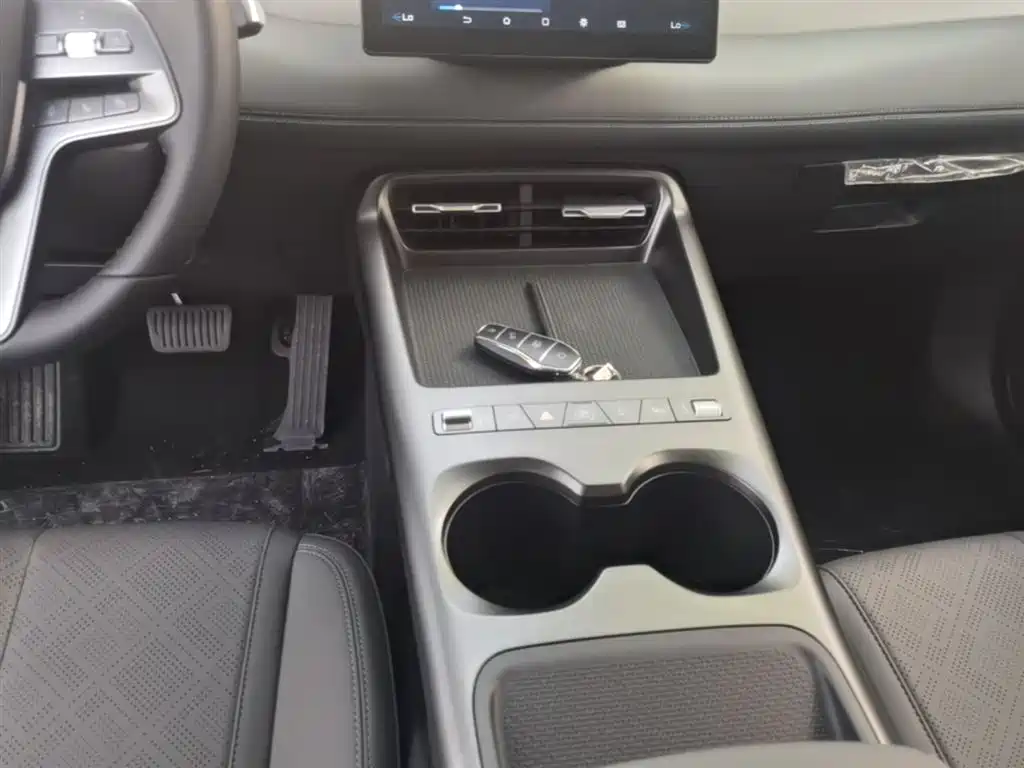 BYD Qin PLUS 2026 DM-i Smart Edition 128KM Progressive фото 14