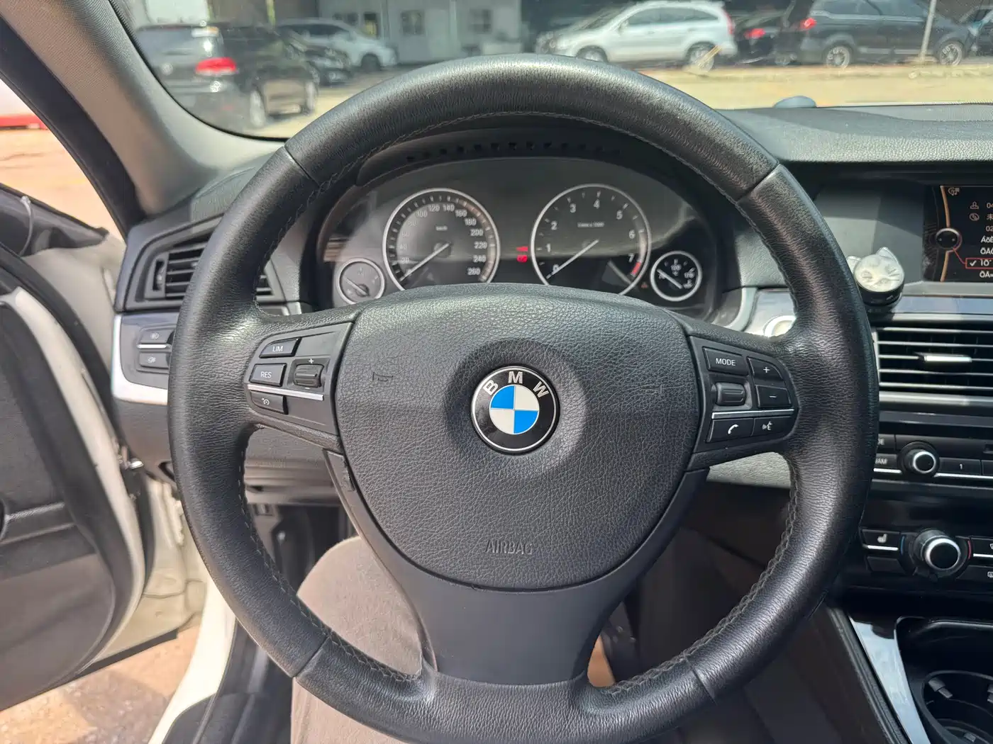 BMW 5 Series 2013 525Li Leadership фото 11