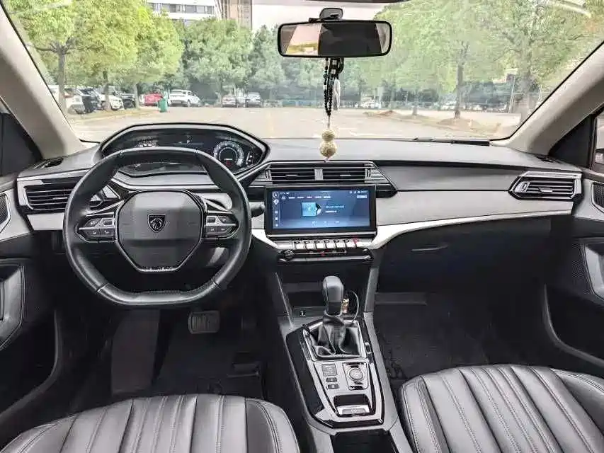 Photo 8 - Peugeot 408