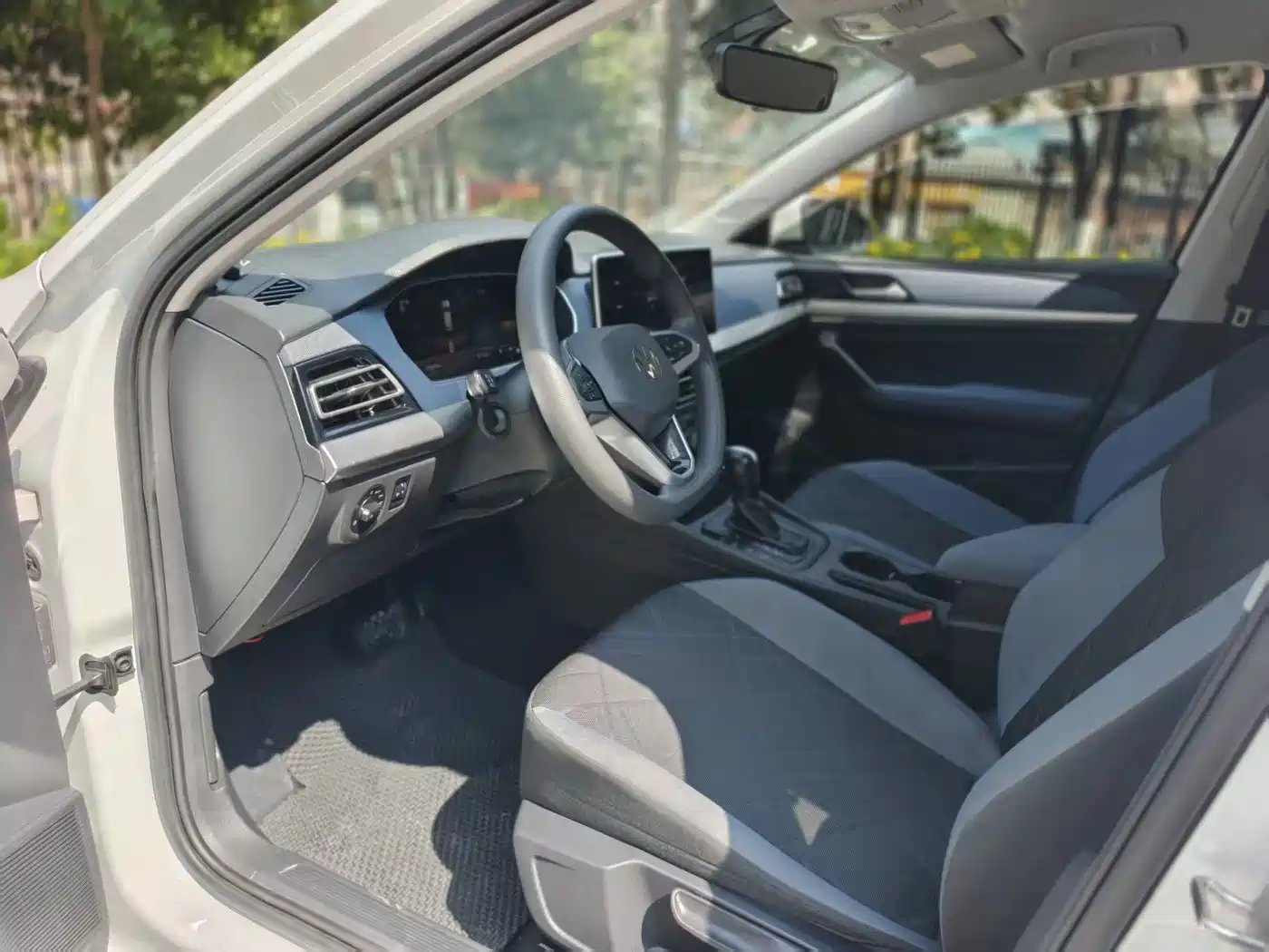 Volkswagen Lavida 2024 Model 1.5L Automatic Delight Edition фото 11