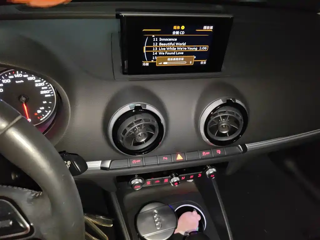 Audi A3 2015 Sportback 35 TFSI Millionth Anniversary Comfort Enjoyment Type фото 6