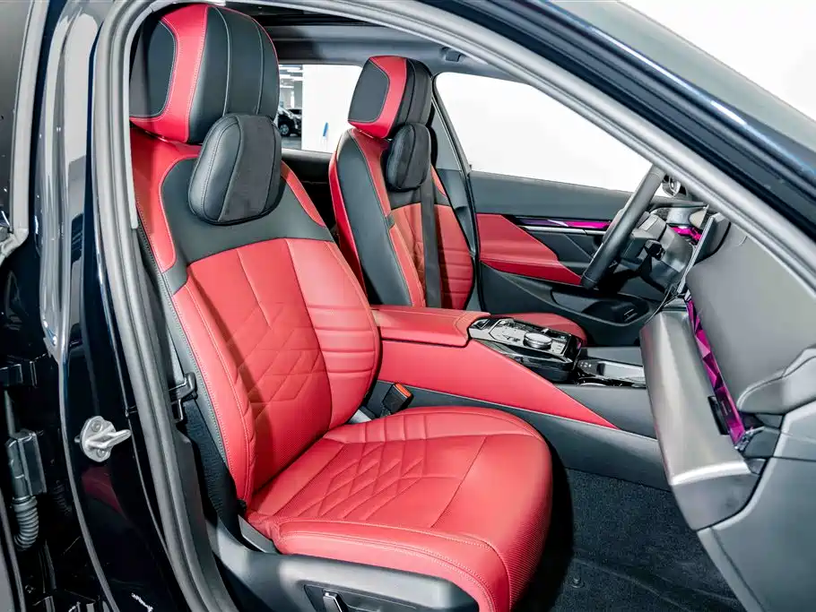Photo 20 - BMW i5