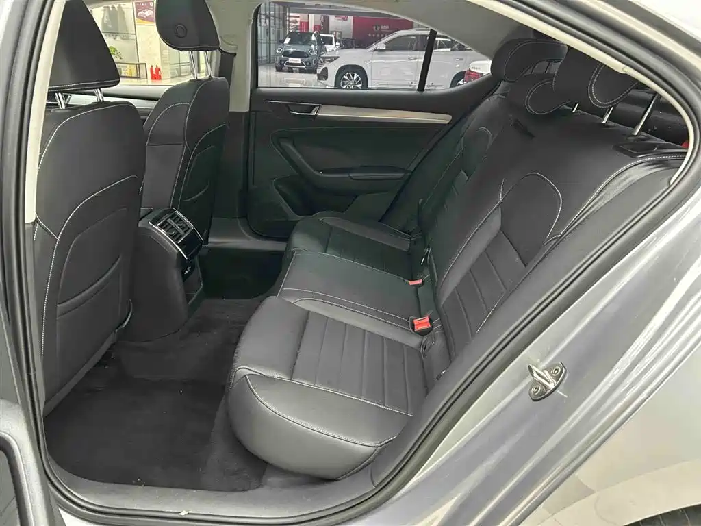 Škoda Superb 2024 TSI280 DSG Premium Edition фото 14