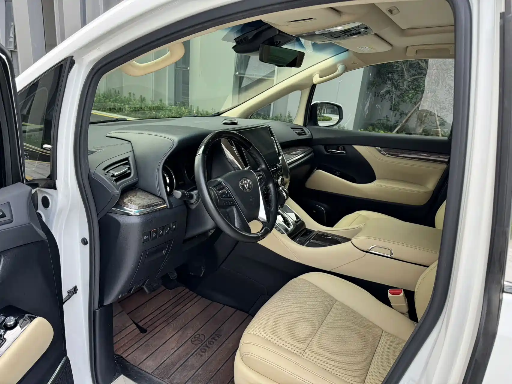 Фото 10 - Toyota Vellfire