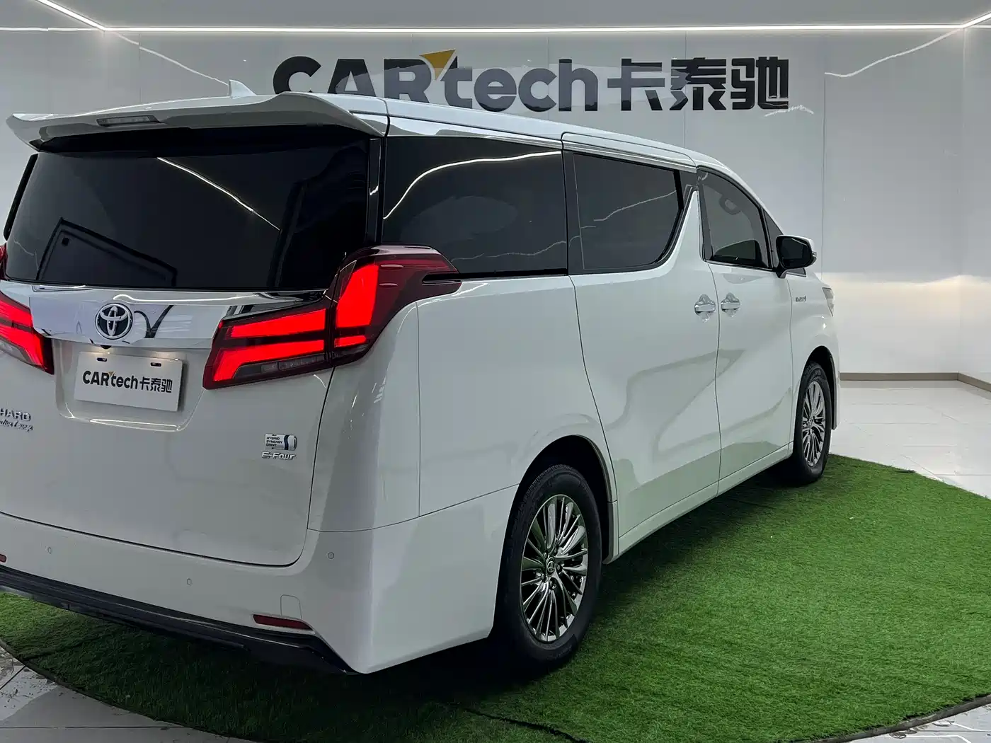 Toyota Alphard 2021 Hybrid 2.5L Premium фото 5
