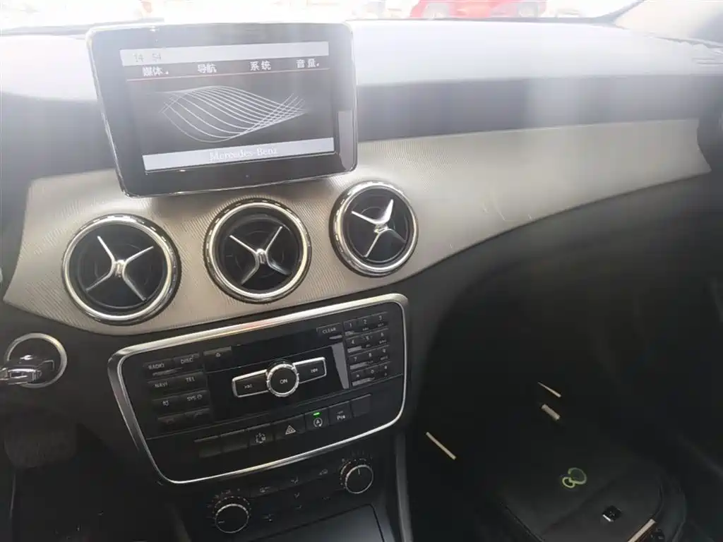 Mercedes-Benz GLA 2015 GLA 200 Dynamic фото 13