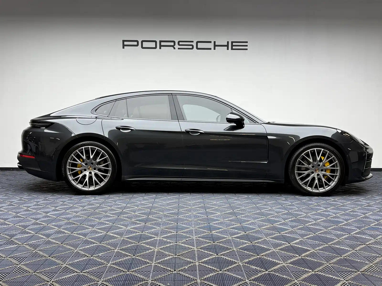 Photo 16 - Porsche Panamera