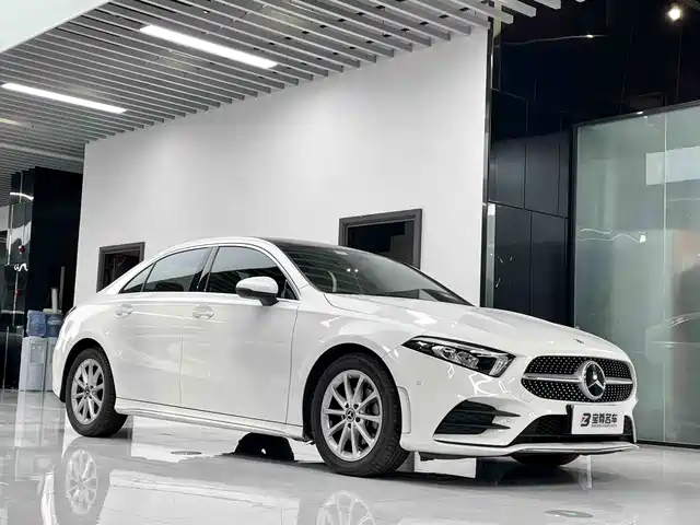 Mercedes-Benz A-Class 2020 A 200 L Sport Sedan — фото 3