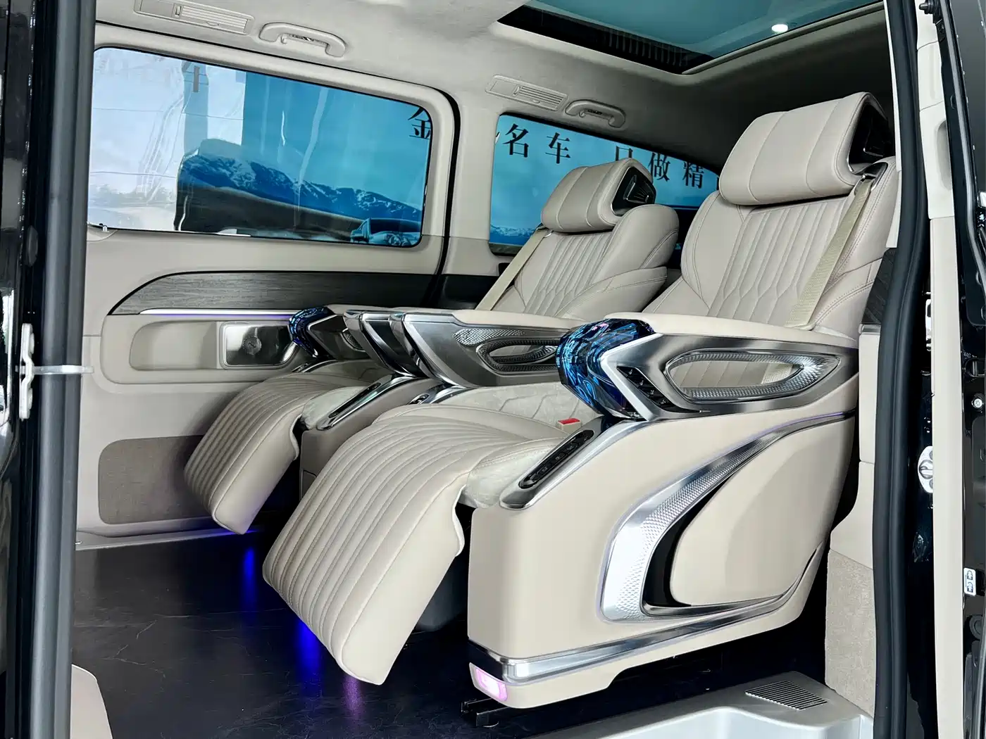 Mercedes-Benz V-Class 2024 V 300 L Long Wheelbase Luxury Edition фото 10