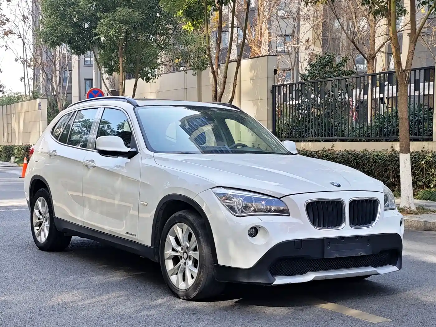 BMW X1 (Import) 2010 xDrive25i фото 6