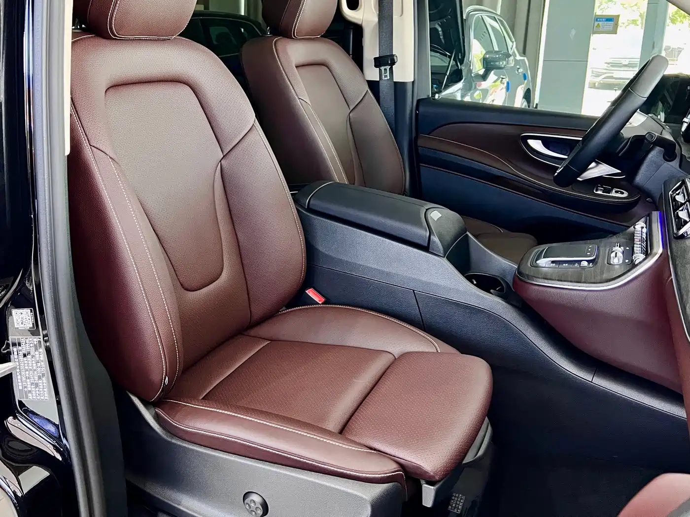 Mercedes-Benz V-Class 2024 V 300 L Long Wheelbase Premium фото 8