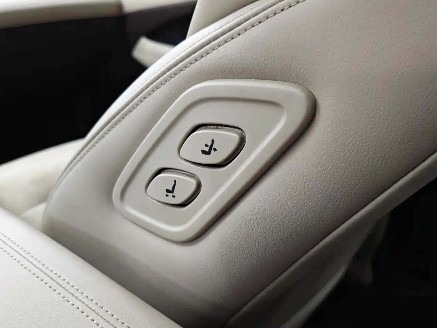 Photo 14 - Buick LaCrosse