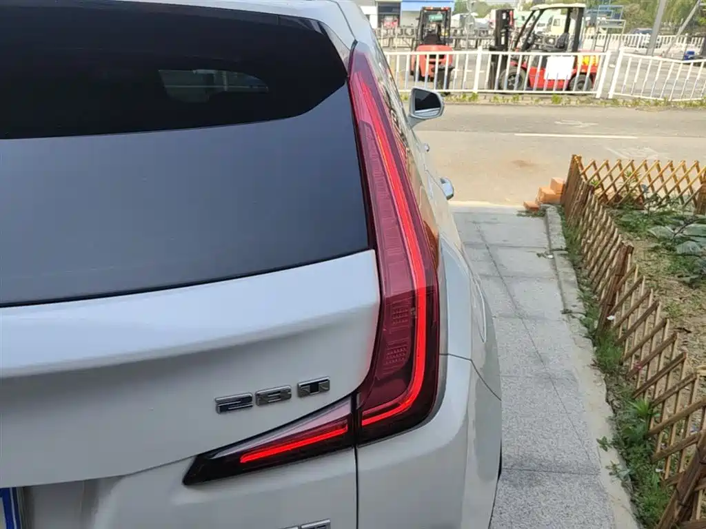 Cadillac XT4 2018 28T FWD Leading Edition фото 8