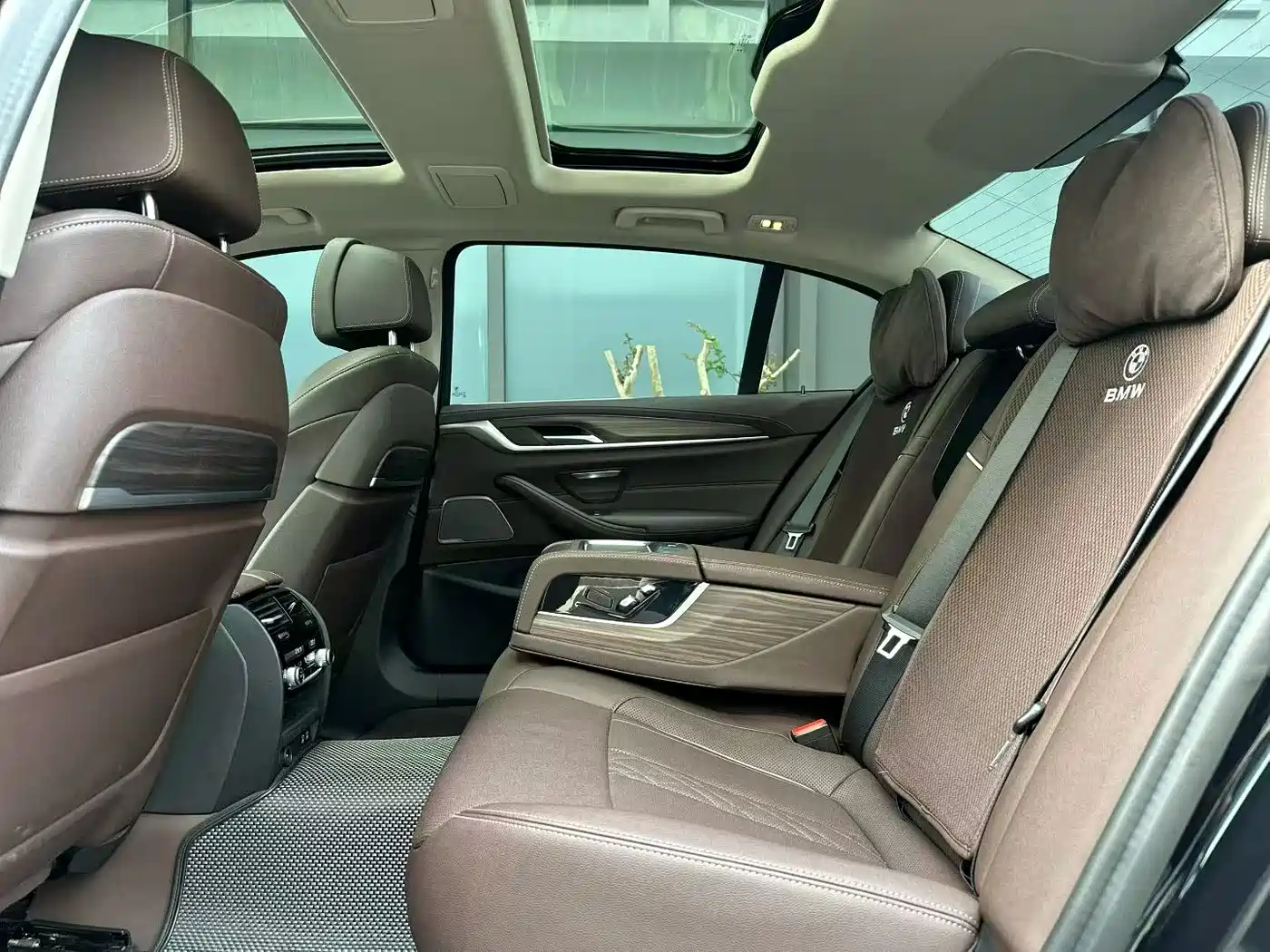 BMW 5 Series 2023 530Li Premium Luxury Package фото 6