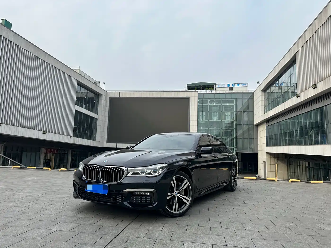 BMW 7 Series 2018 740Li xDrive Premium Type M Sport Package