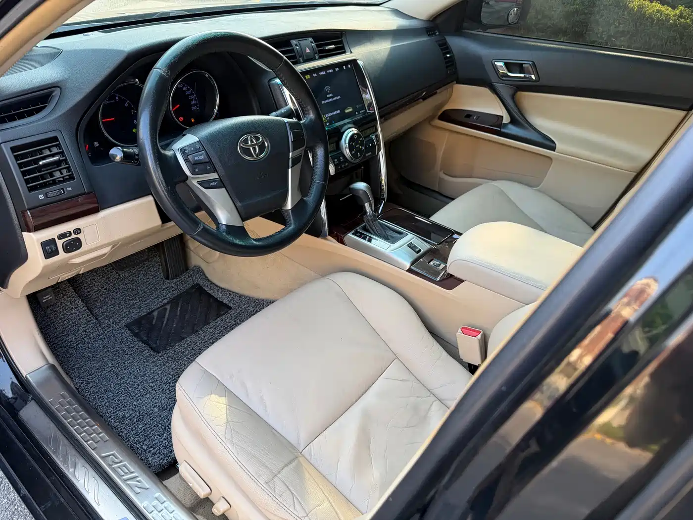Toyota Reiz 2012 2.5V Grace Elite Styling Edition фото 4