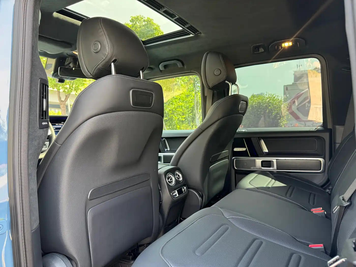 Mercedes-Benz G-Class 2024 G 500 фото 15