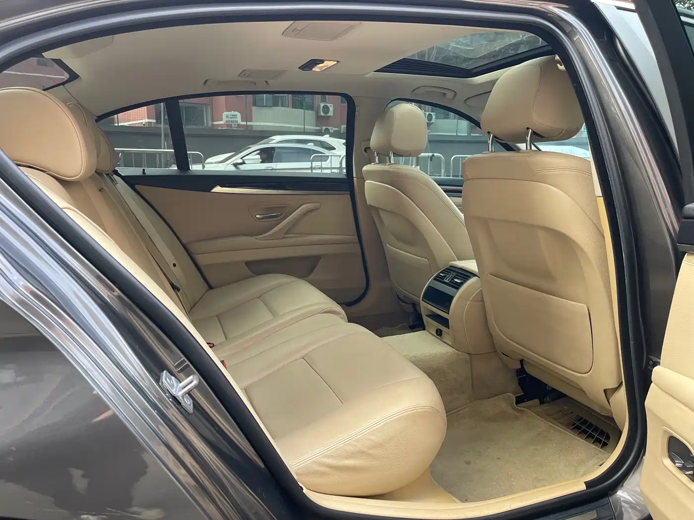BMW 5 Series 2014 520Li Elegance фото 15
