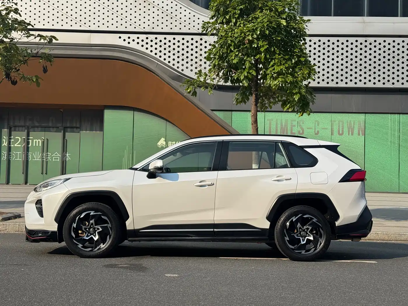 Toyota Wildlander 2020 2.0L CVT AWD Tech Edition фото 4