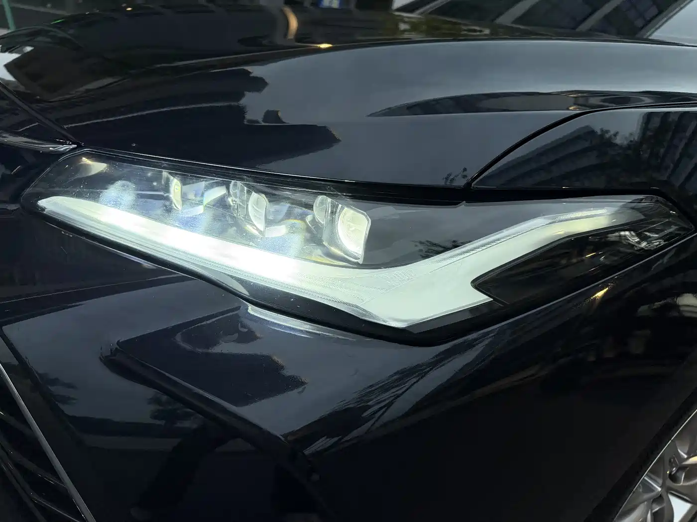Toyota Avalon 2022 Hybrid 2.5L XLE Premium Edition фото 19