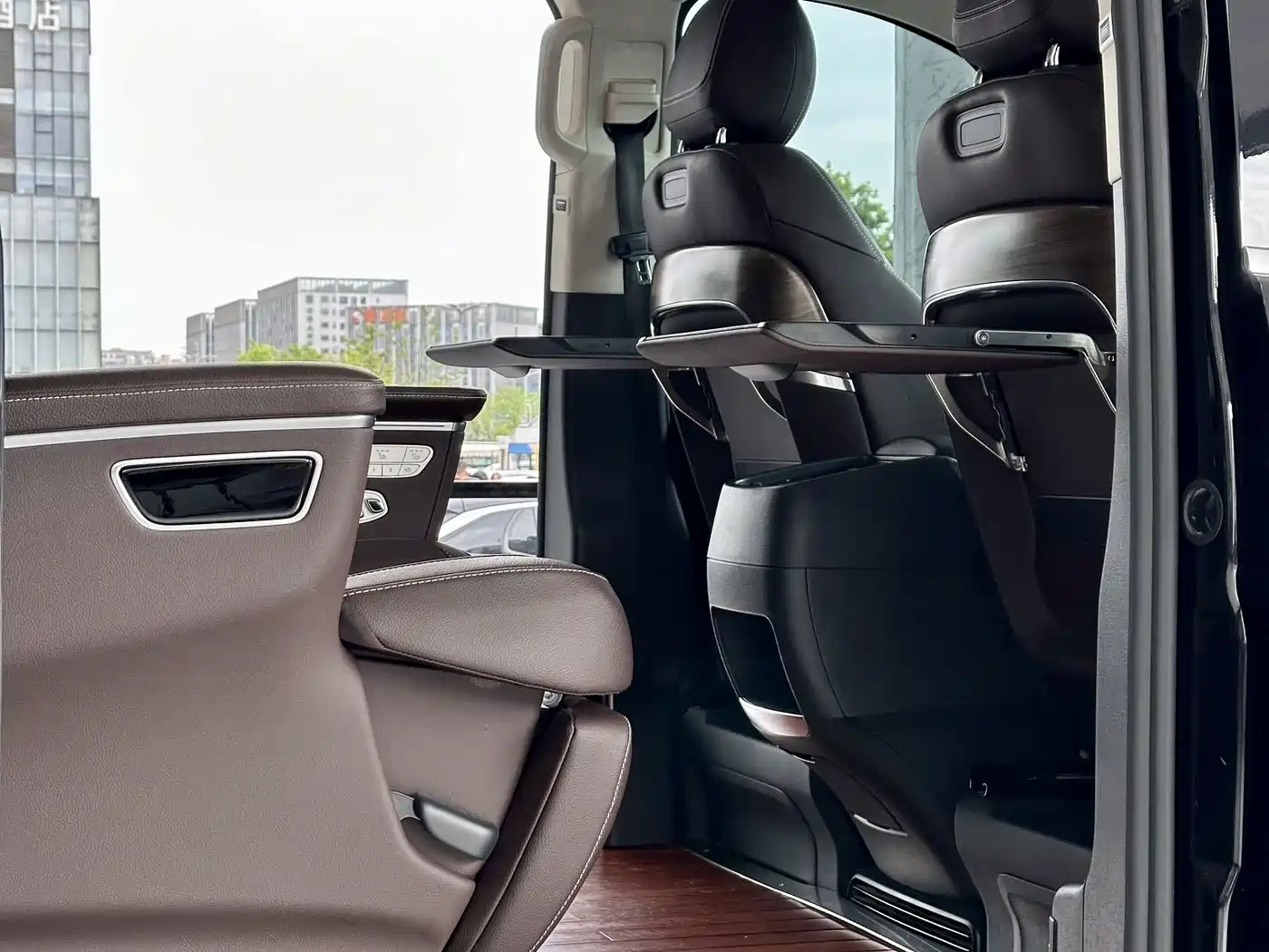 Mercedes-Benz V-Class 2021 V 260 L Long Wheelbase Luxury Edition фото 11