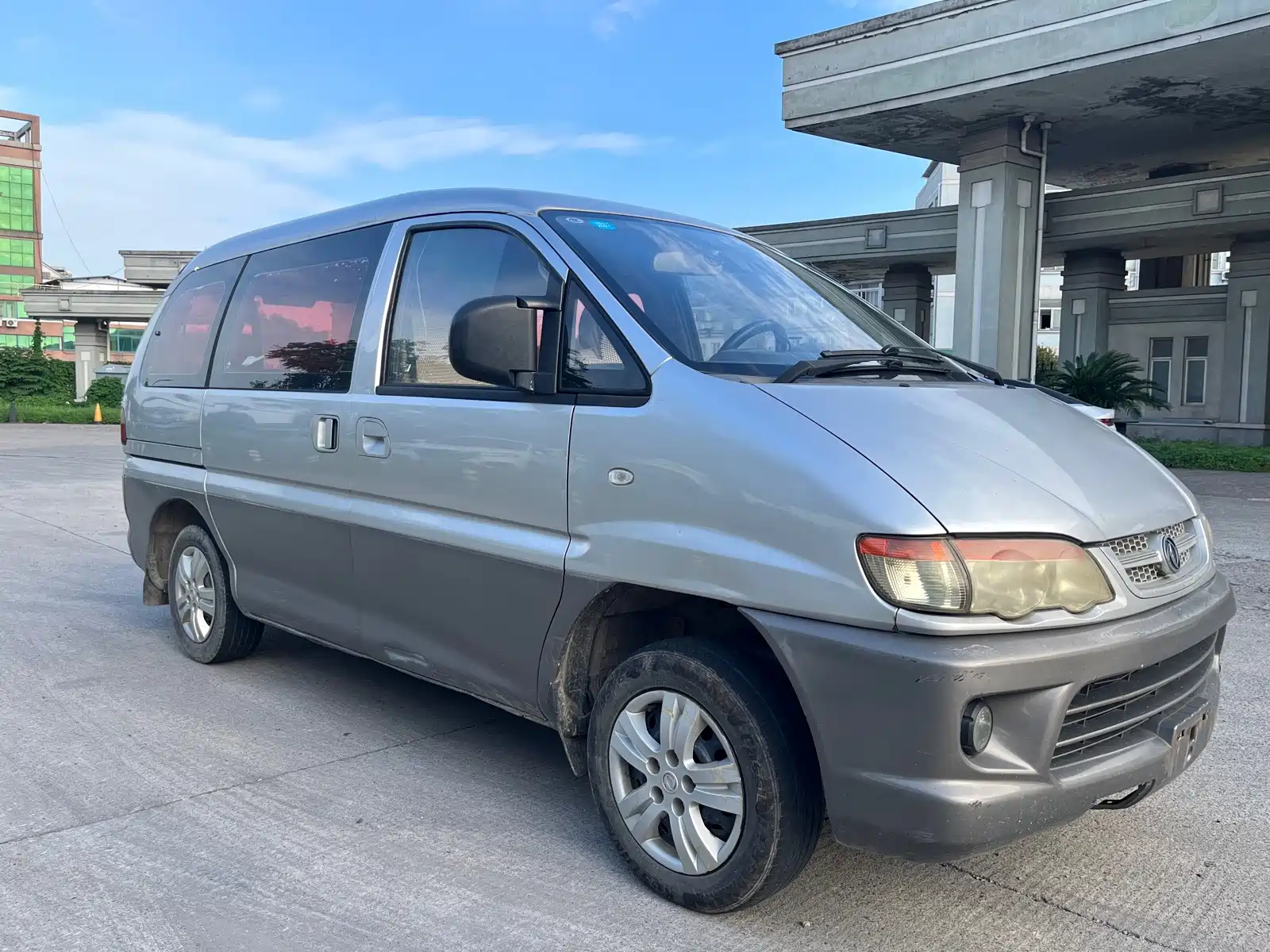 Photo 3 - Dongfeng Fengxing Lingzhi