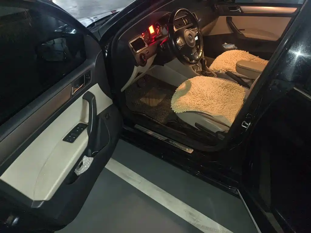 Volkswagen Santana 2015 1.6L Automatic Comfort Edition фото 13
