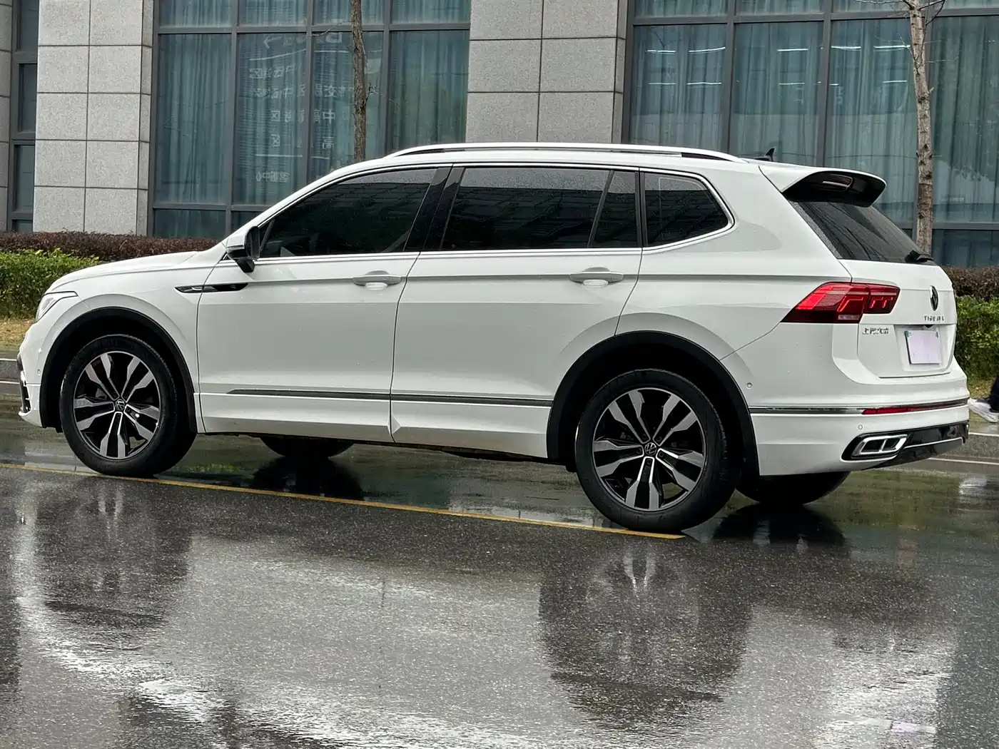 Volkswagen Tiguan L 2023 330TSI Auto 2WD R-Line Premium Edition фото 13