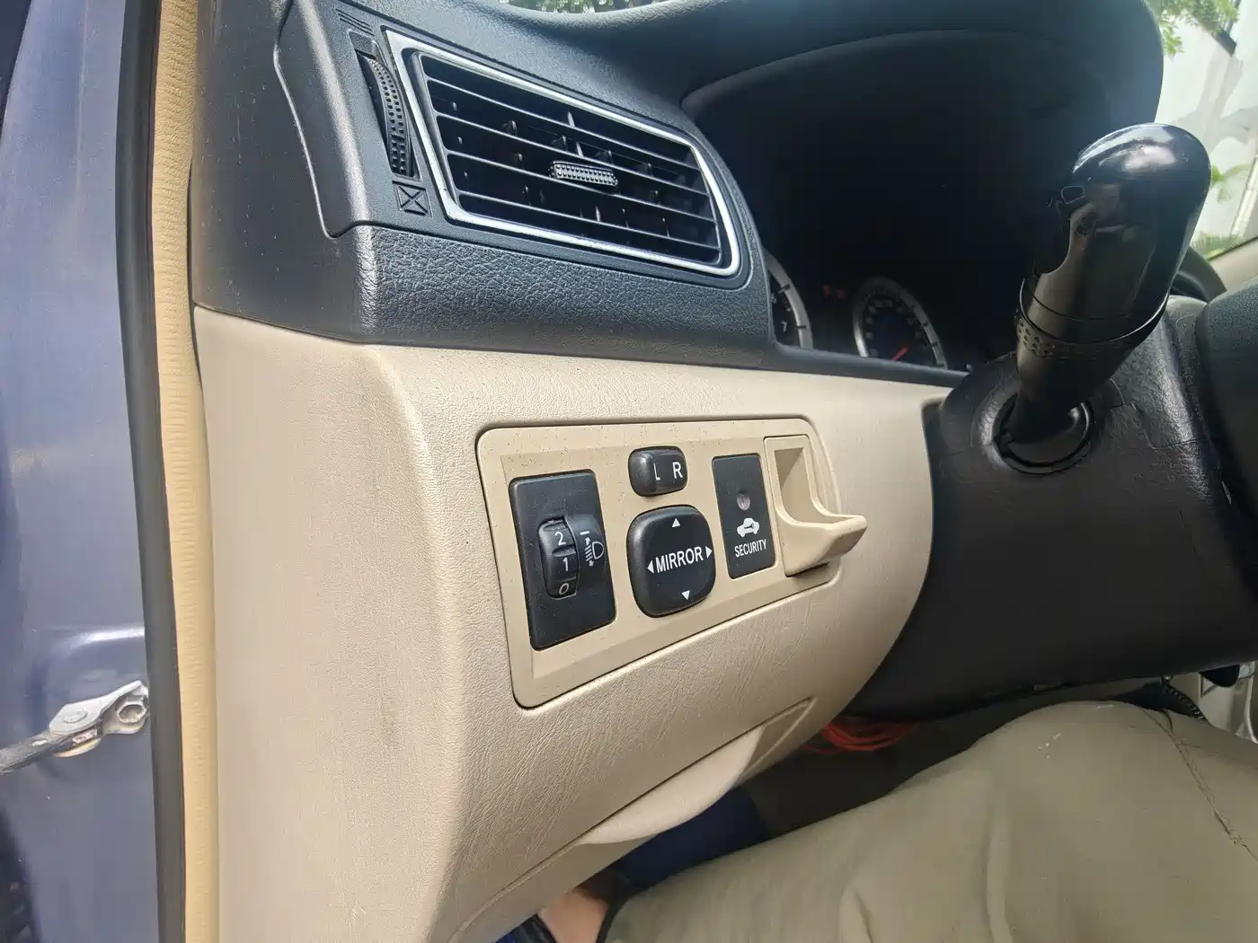 Toyota Corolla 2013 1.6L Automatic Luxury фото 6