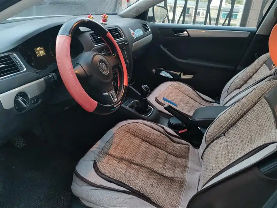 Volkswagen Sagitar 2014 1.6L Manual Comfort фото 9