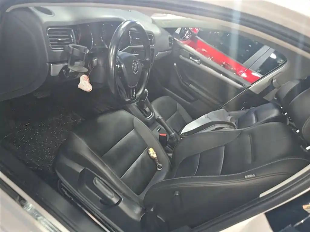Volkswagen Sagitar 2018 1.6L Automatic Comfort фото 15