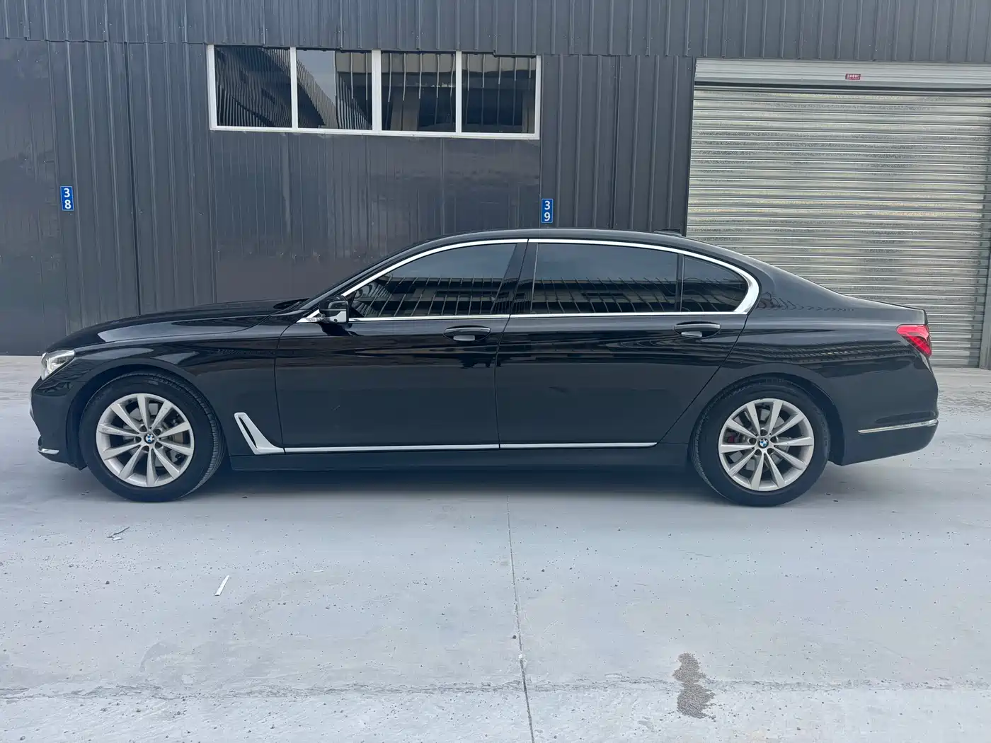 BMW 7 Series 2016 730Li Luxury фото 3