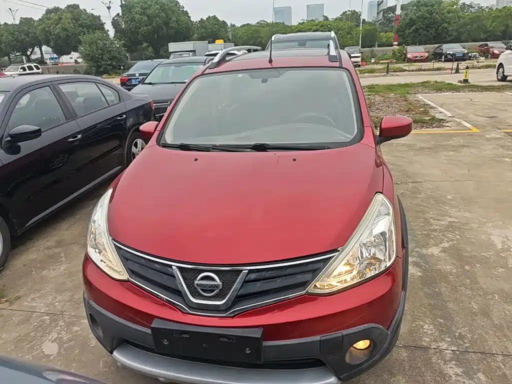 Nissan Livina 2015 2013 Sporty 1.6XV CVT Luxury
